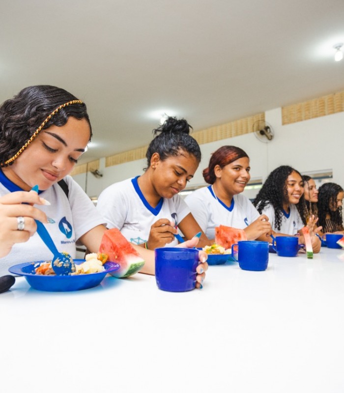 Enquanto governo federal esvazia merenda escolar, Alagoas coloca recursos próprios e tem o maior valor do país